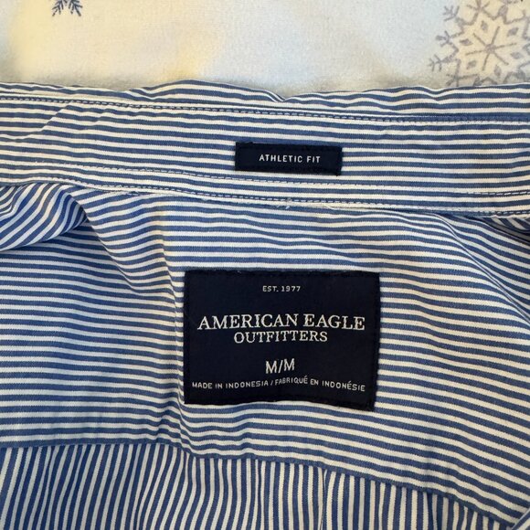 American Eagle Outfitters AE AEO Mens Medium M Athletic Fit Shirt Buttoned Blue - Picture 8 of 8